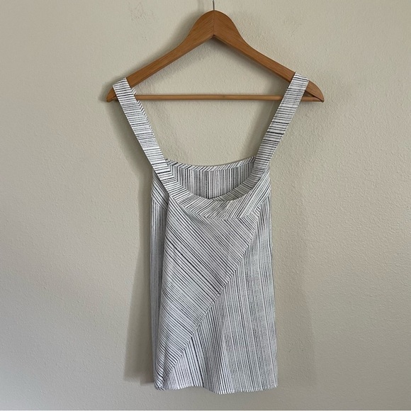 Athleta Arrival Tank Amara Stripe Top White Black Size Medium - Picture 9 of 11